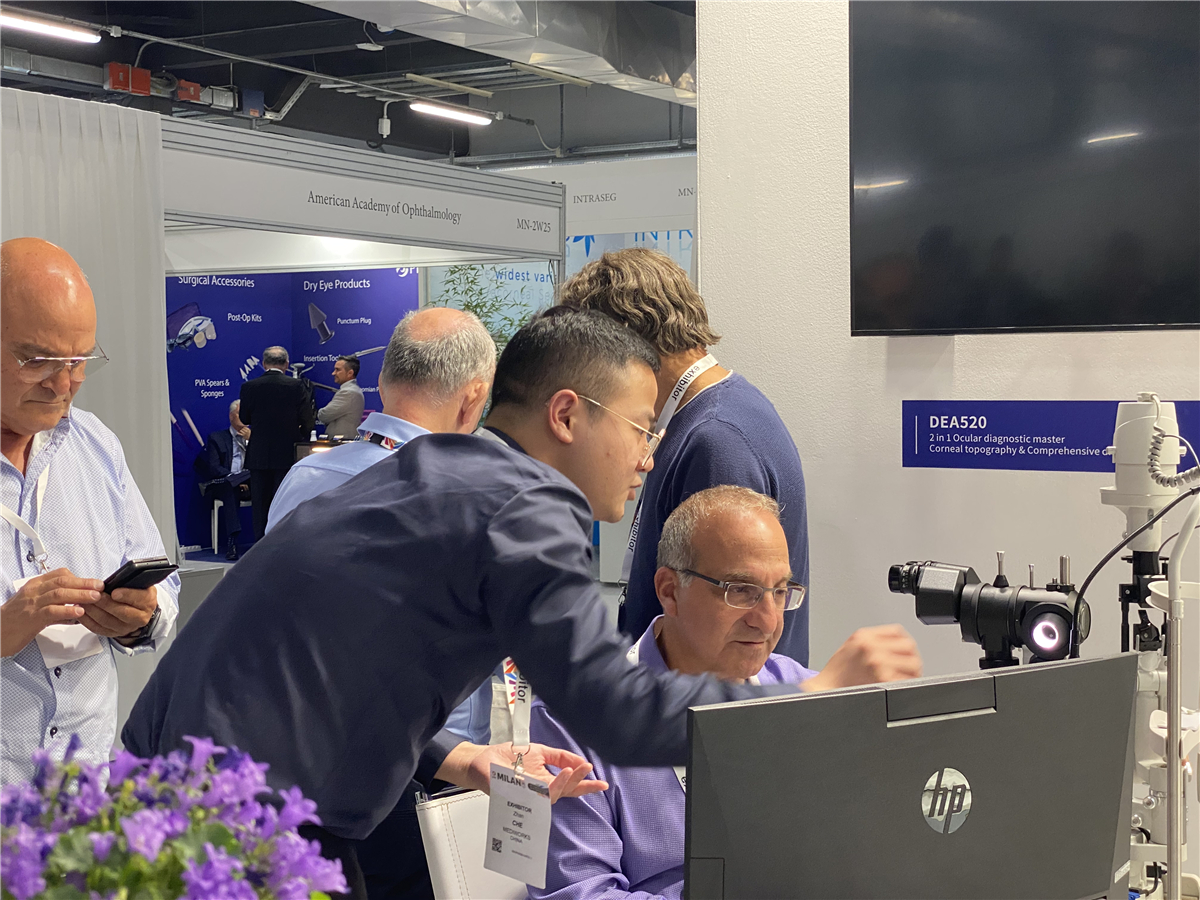 MediWorks Showed at ESCRS 2022 in Milano