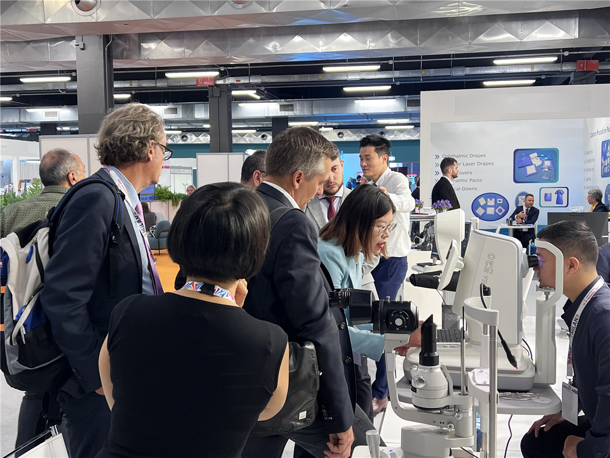 MediWorks Showed at ESCRS 2022 in Milano