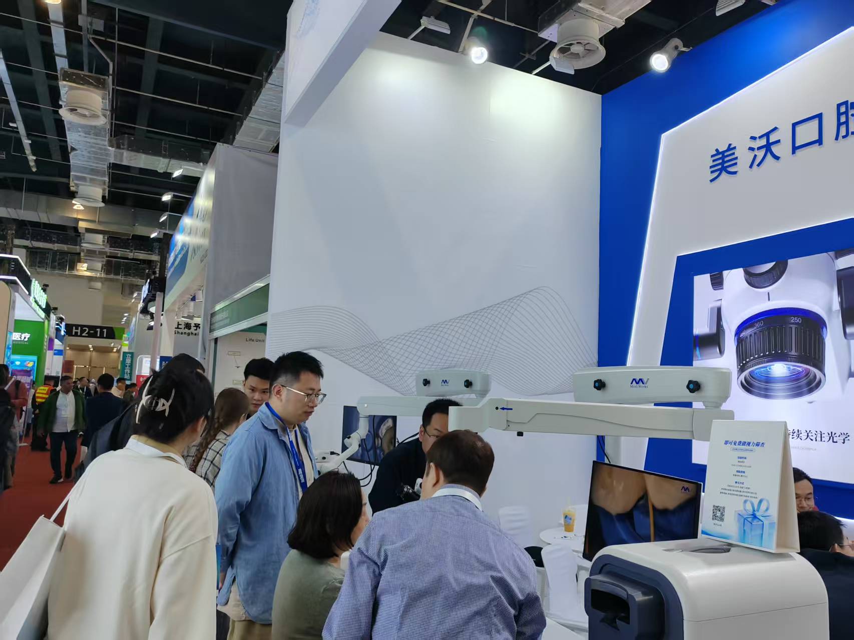 MediWorks Shines at DenTech China 2025: Debuting SM623D Dental Microscope to Link Global Dental Professionals