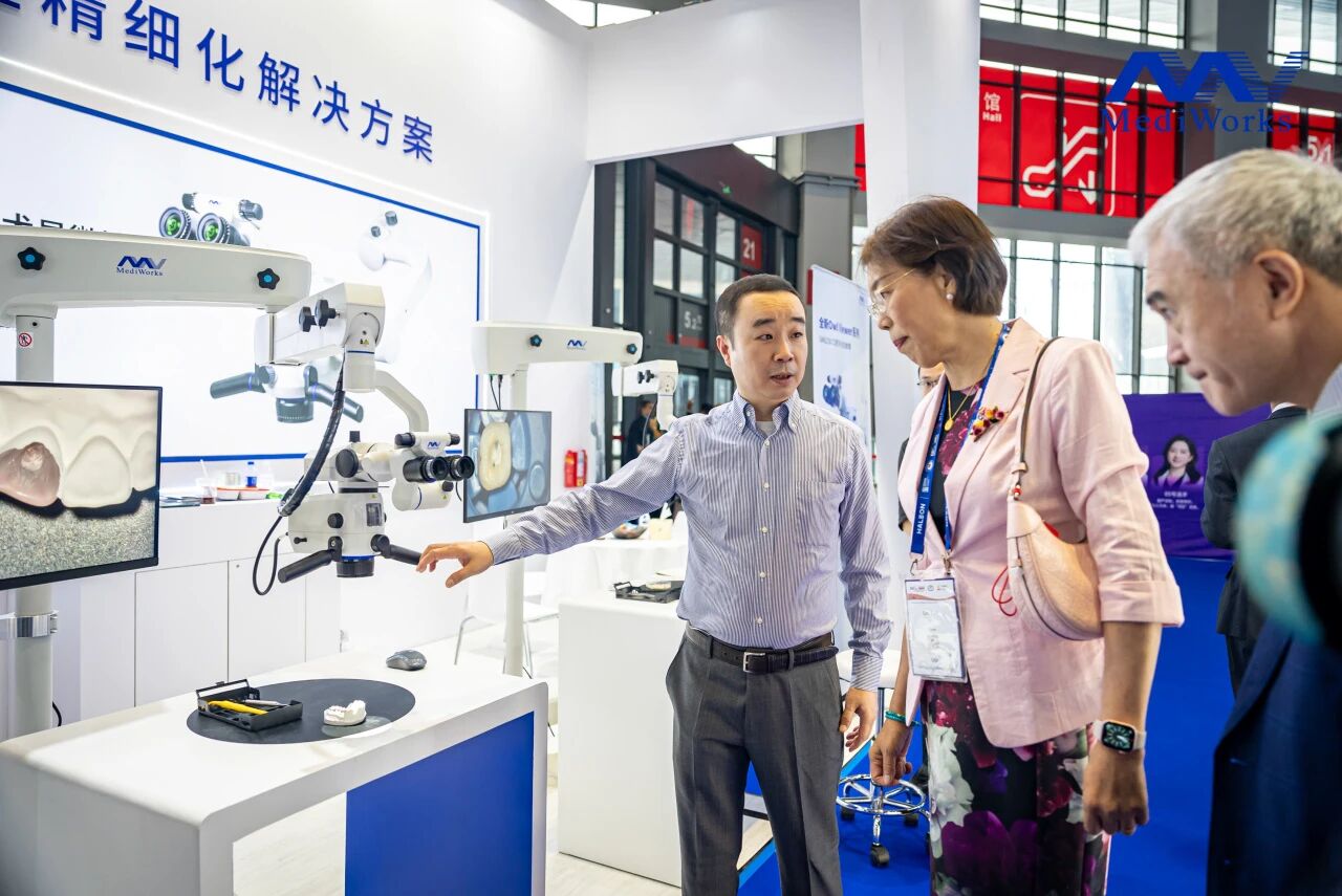 Exhibition Review | Microscopic Technology Makes Dental Treatment More Precise, MediWorks Leads You to Explore FDI